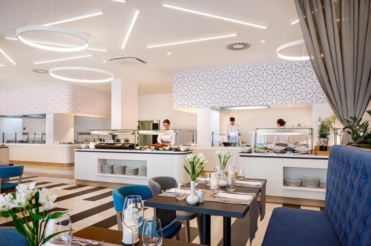 Valamar Carolina Hotel & Villas Kampor ภายนอก รูปภาพ